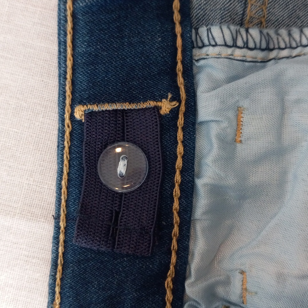 Shorts - Picture 8 of 10